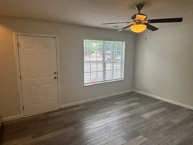 2 bed, 1.5 bath, 1040 sqft, $1,350 — Photo 4