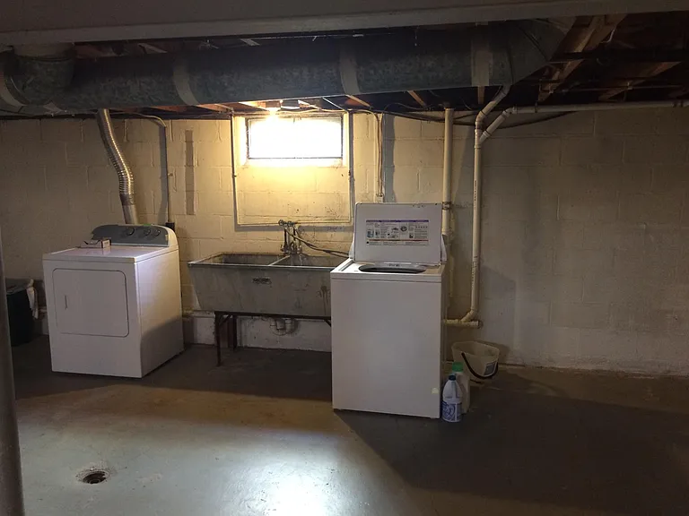 411 W Hickory St — Photo 4