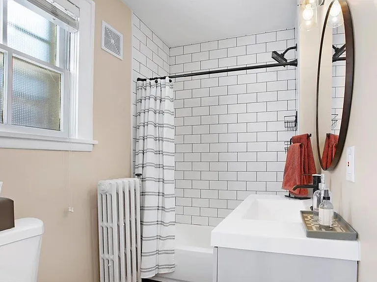 333 W 2nd St #2 — Photo 14