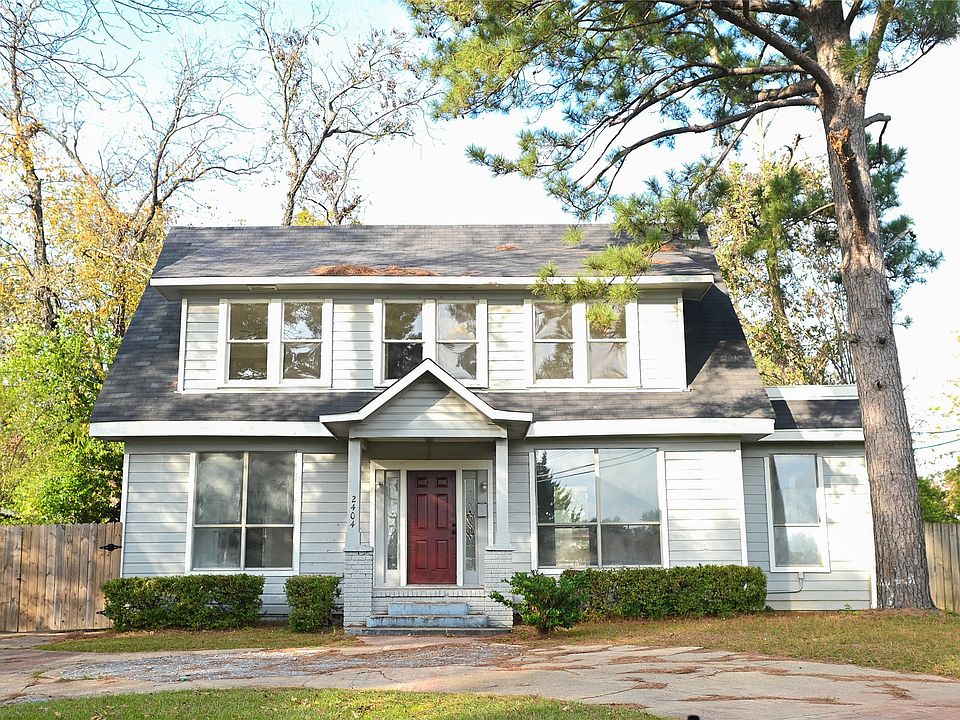 1st image of 2404 Woodford St