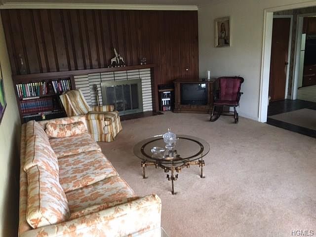 2nd image of 207 Columbus Ave