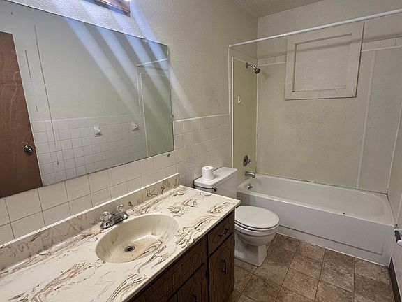 4th image of 3208 9th St S #305