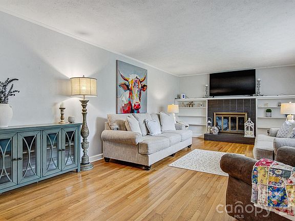 5th image of 1019 Pennton Ave SW
