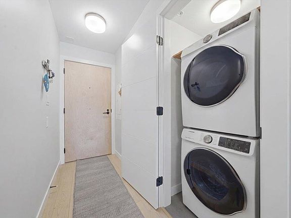 5th image of 2508 Fraser St #203