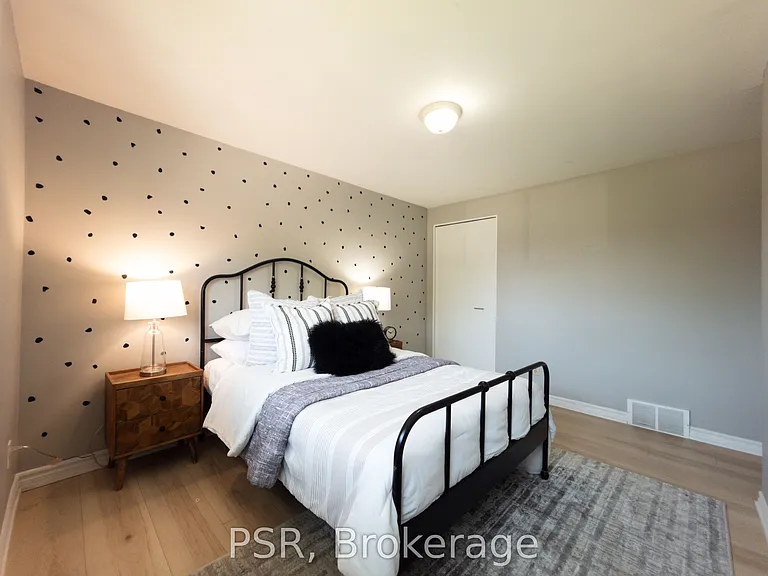 11 Elmsdale Dr — Photo 9