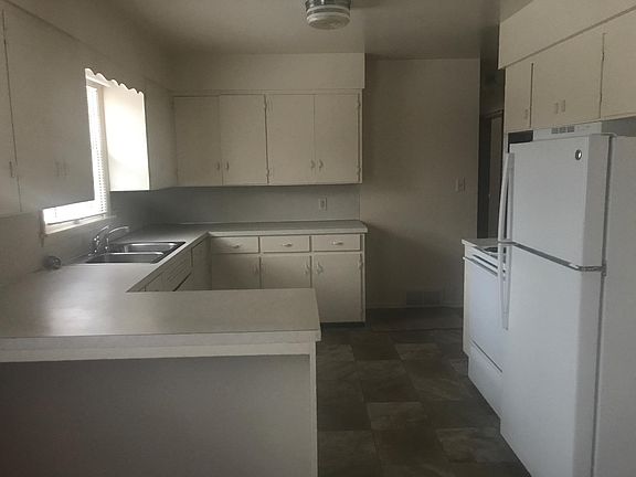3rd image of 321 Hoover Blvd