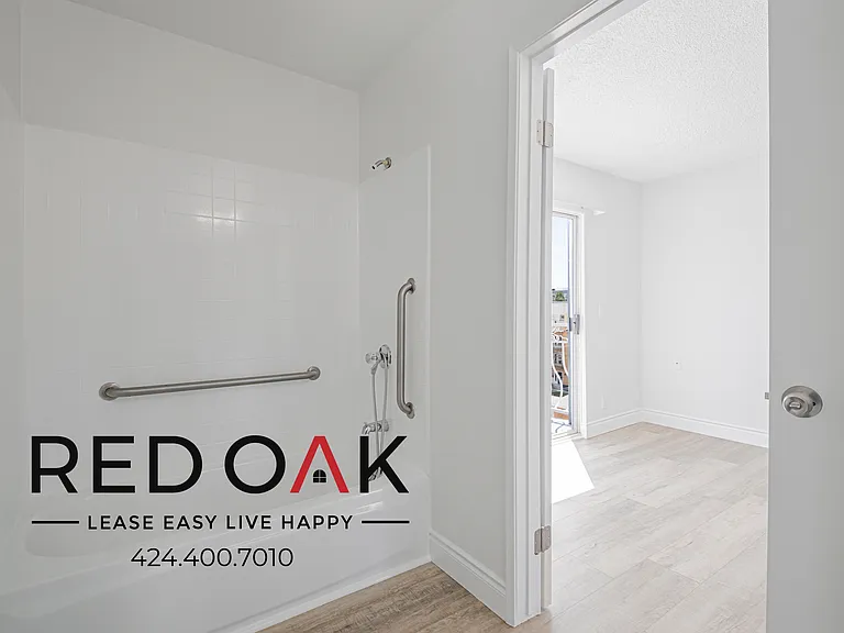 518 E 4th St #206 — Photo 16