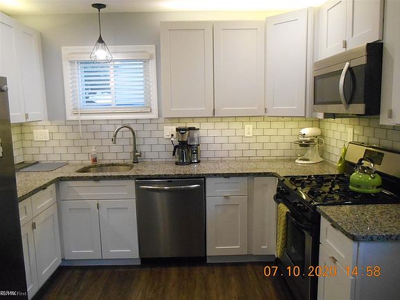 2nd image of 20526 Dubois St