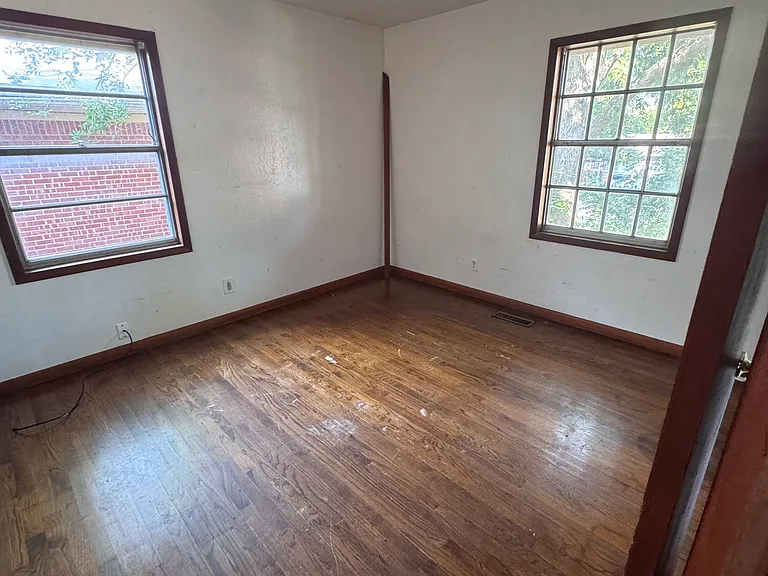 225 S Dryden St — Photo 4