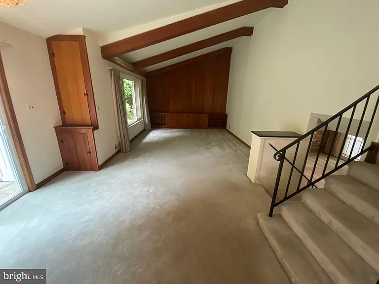 6411 E Halbert Rd — Photo 5