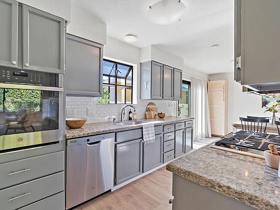 5th image of 224 Madrone St