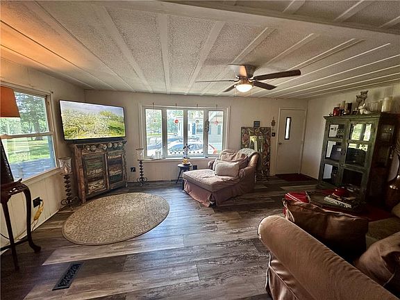 5th image of 381 Red Oak Ln