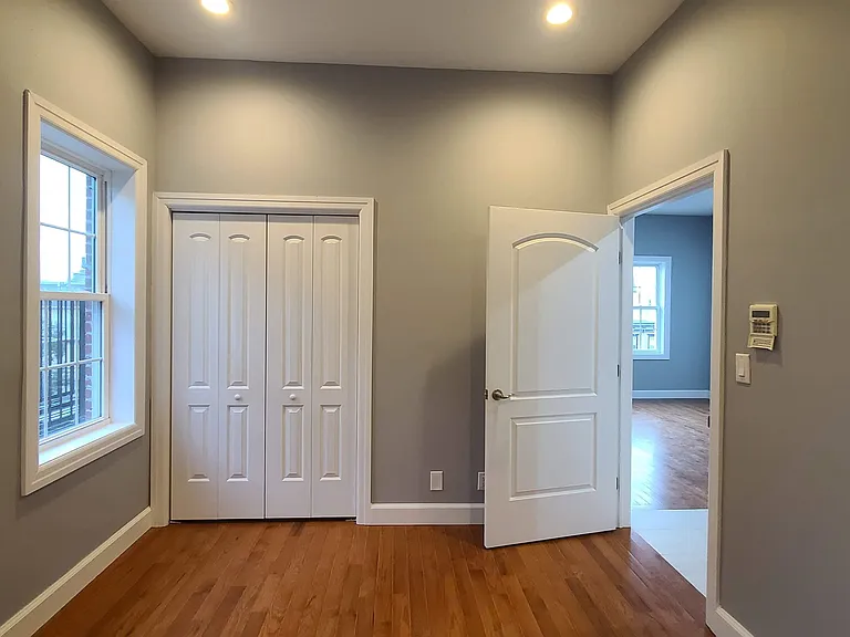 100 Griffith St #3R — Photo 12