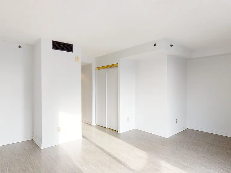 341 Maclaren St — Photo 32