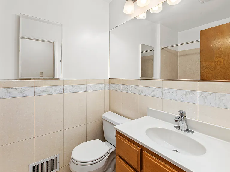 592 Corbett Ave #592 — Photo 13