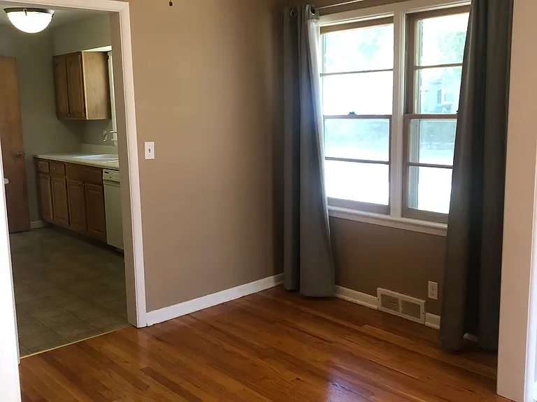 2535 S 38th St — Photo 23