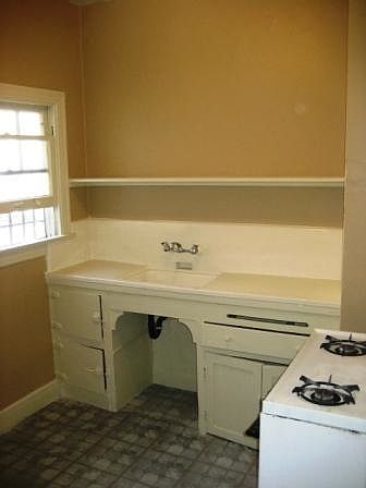 2nd image of 932 S Mariposa Ave APT 106