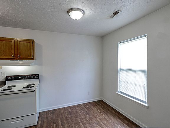 3rd image of 8508 Standing Oak Dr APT 4