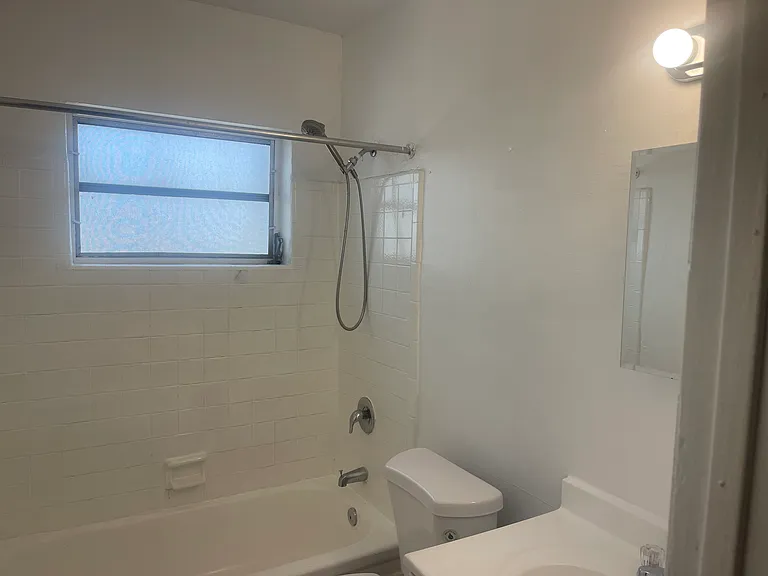 440 SE 23rd St #14 — Photo 8