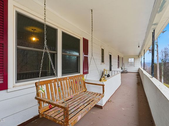 5th image of 16120 Mountain Spring Rd