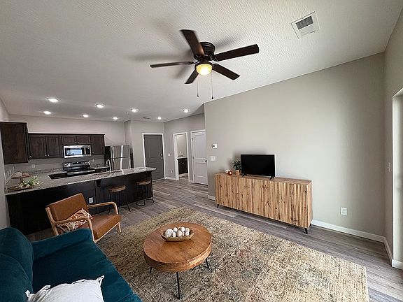 1 bedroom, 1 bathroom