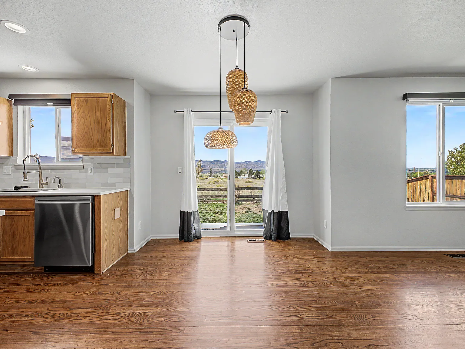 4 bed, 2728 sqft, $3,500 — Photo 3