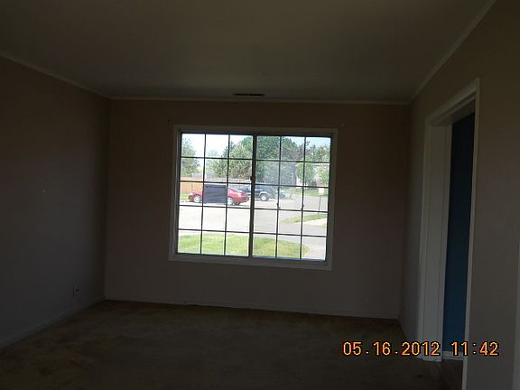 5th image of 350 Riverbend Dr
