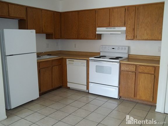 3rd image of 1524 W Mercer Ln APT 3