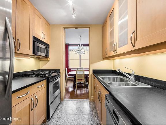3rd image of 401 E 60th St APT 10C