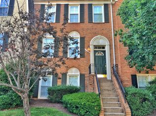 2004 Gallows Tree Ln, Vienna, VA 22182