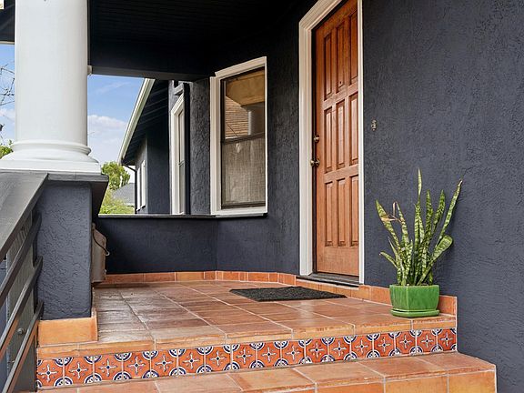 5th image of 892 Laurel St