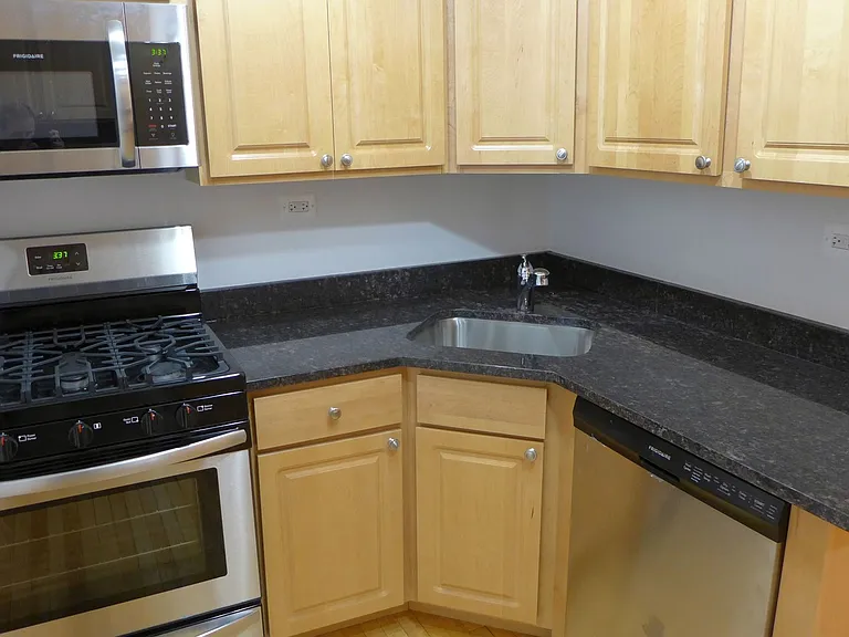 Marshfield Apartments — Photo 7