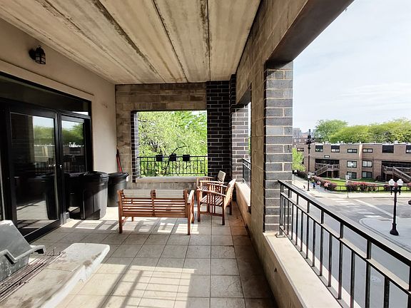 4th image of 340 W Evergreen Ave APT 3W