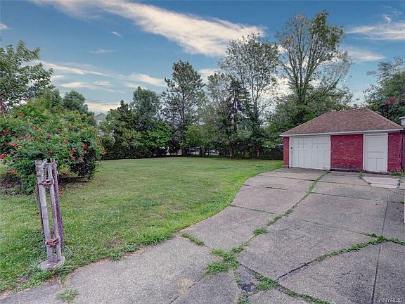 5th image of 115 Riverdale Ave