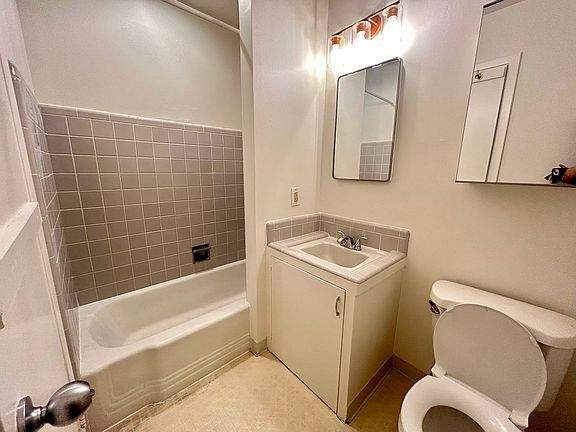 5th image of 1910 Menalto Ave #1910