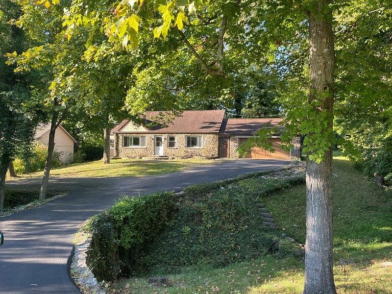 1st image of 23 Woodland Ave