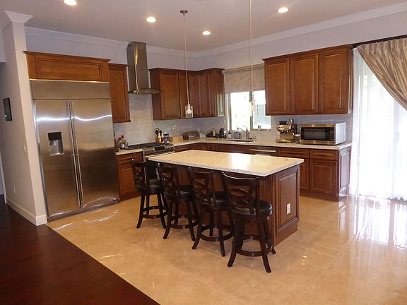 3rd image of 23033 Covello St
