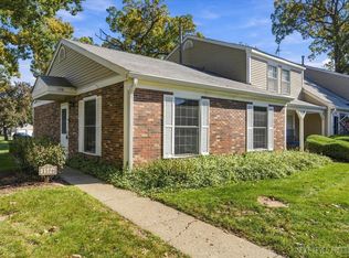 1106 Oak Valley Dr, Cary, IL 60013