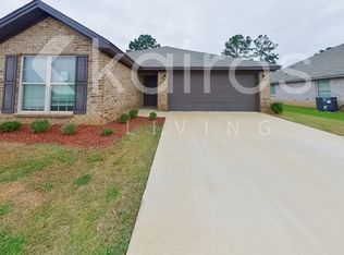 171 Nottingham Way, Elmore, AL 36025