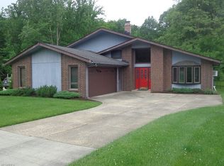 2446 W Ridgewood Dr, Parma, OH 44134