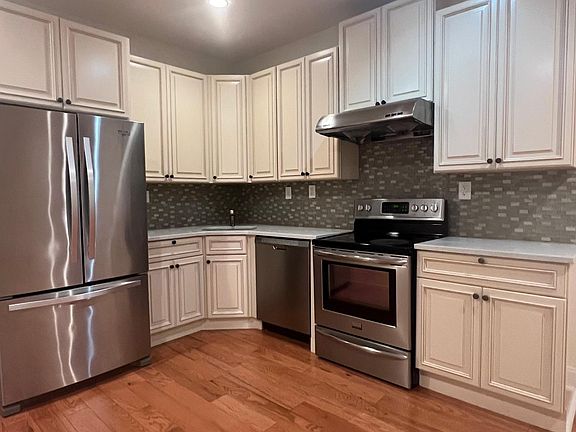 2nd image of 1342 Lombard St #2F