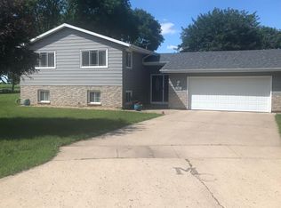 18 Lexington Sq, Mason City, IA 50401