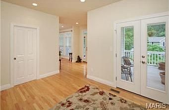4th image of 939 N Harrison Ave