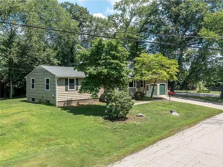 7 Jay Dr — Photo 4