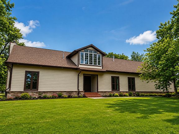 2nd image of 2950 Forestview Cir