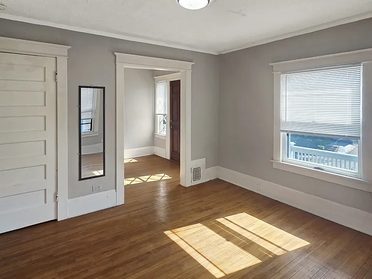 631 Paris Ave SE — Photo 8