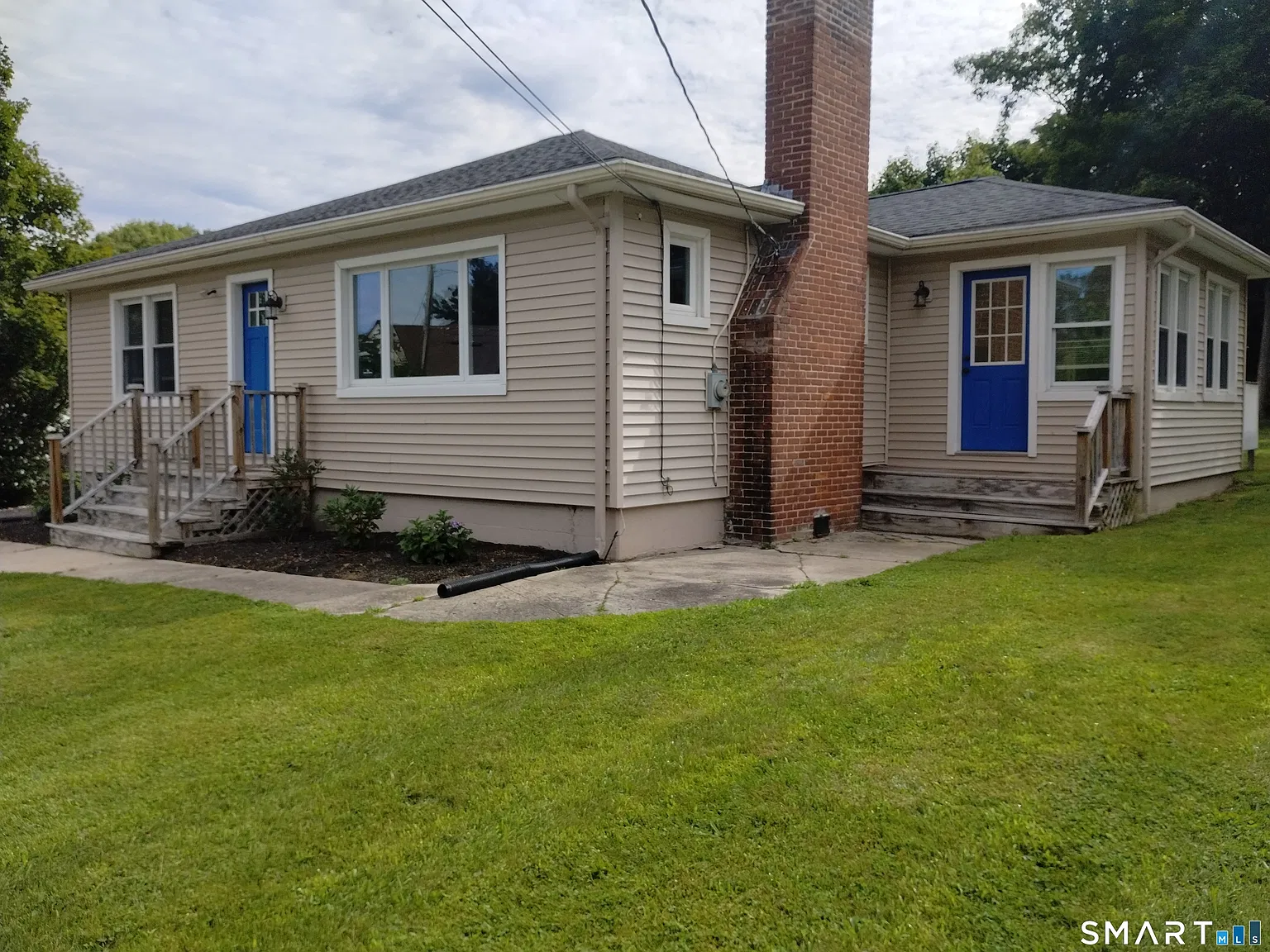 2 bed, 1.0 bath, 1232 sqft, $2,200 — Photo 1