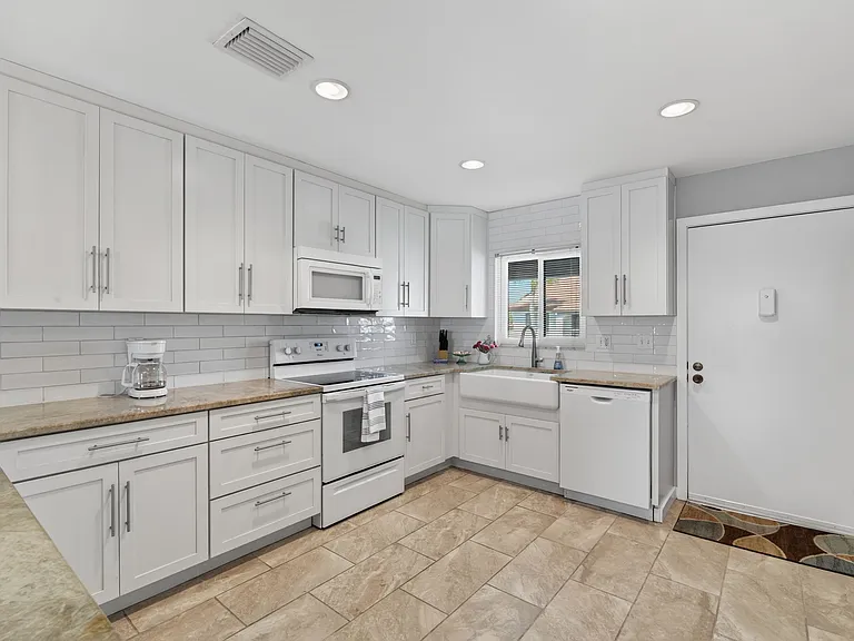 1632 Stickney Point Rd #201 — Photo 15