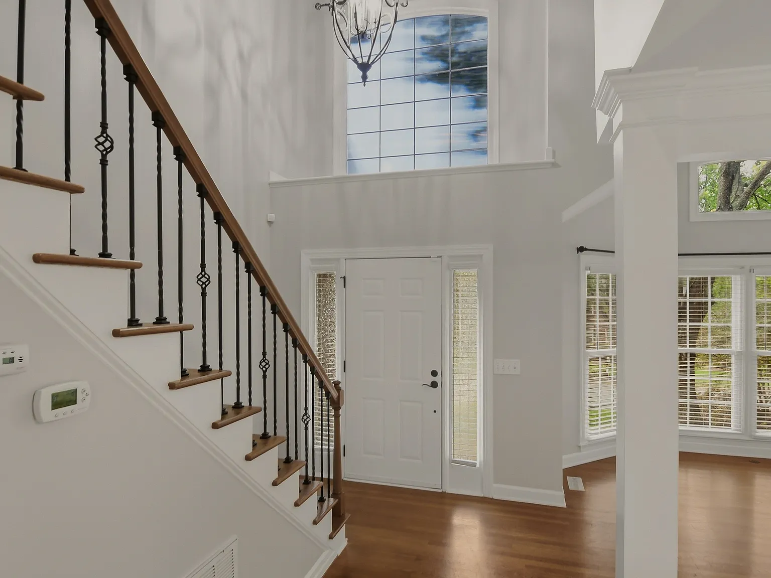 4 bed, 2.5 bath, 2353 sqft, $3,200 — Photo 4