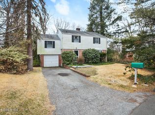 40 Halsey Dr, Old Greenwich, CT 06870